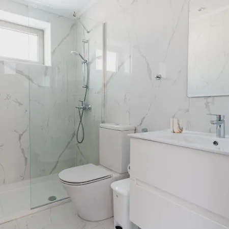 Charming And Ideally Planned Holiday Studio With Balcony All Yours * 레메소스