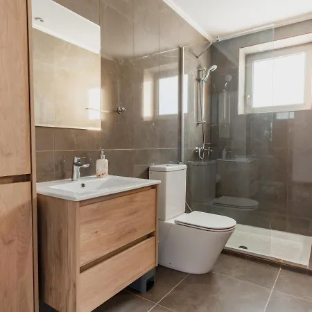 Charming And Ideally Planned Holiday Studio With Balcony All Yours 레메소스
